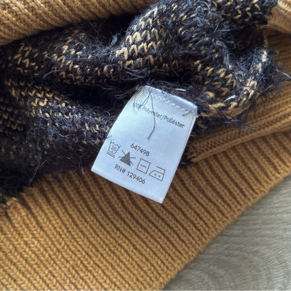 VENUS Tiger Print Cold Shoulder Eyelash Sweater - Picture 7 of 9